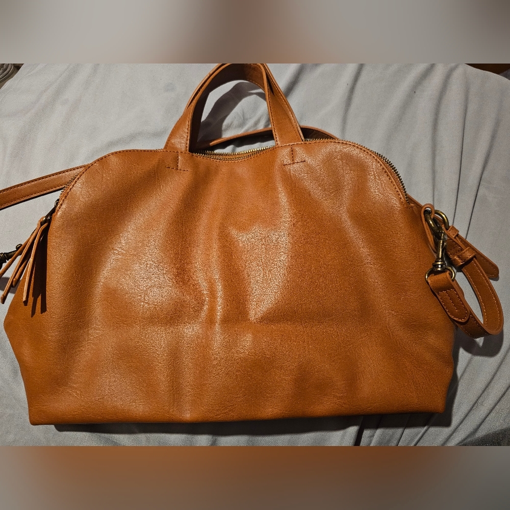 Universal Thread purse.